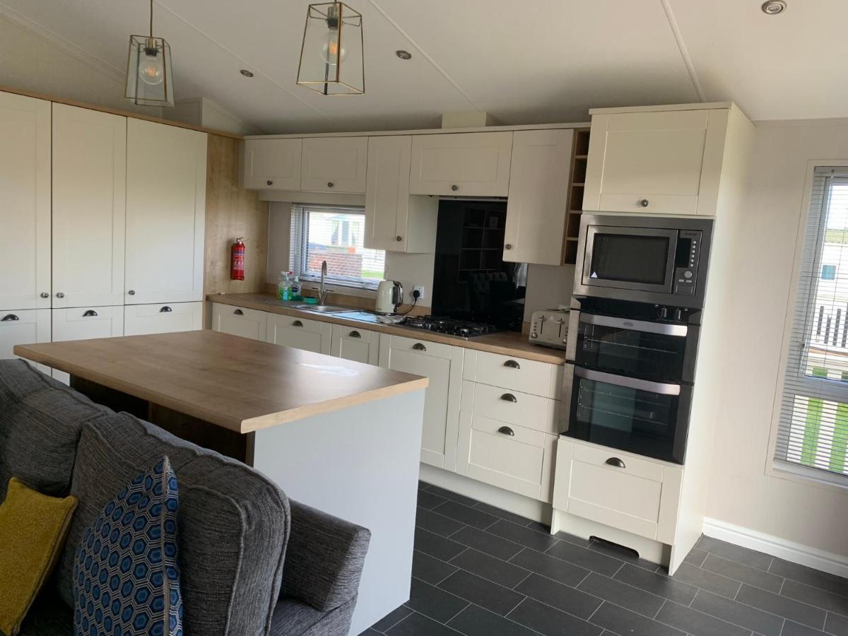 8 Birth Lodge On Cayton Bay Holiday Park Scarborough Extérieur photo