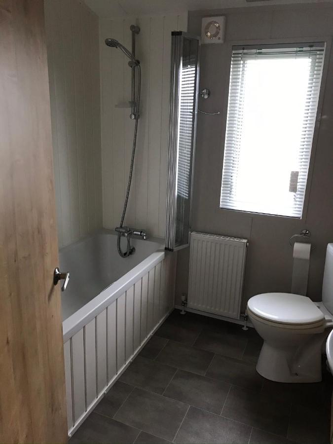 8 Birth Lodge On Cayton Bay Holiday Park Scarborough Extérieur photo
