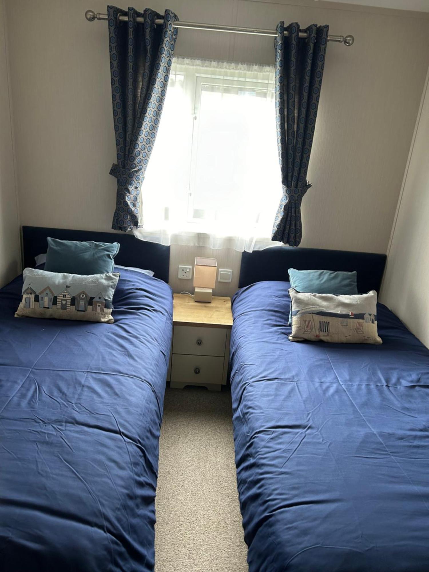 8 Birth Lodge On Cayton Bay Holiday Park Scarborough Extérieur photo